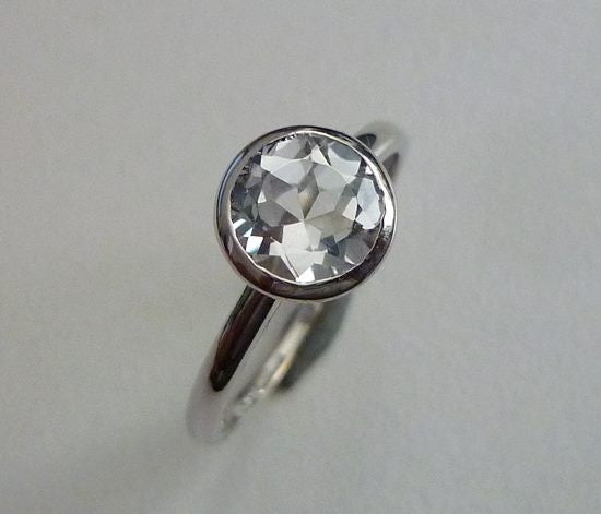 GORGEOUS DAZZLING WHITE TOPAZ 10K SOLID WHITE GOLD RING