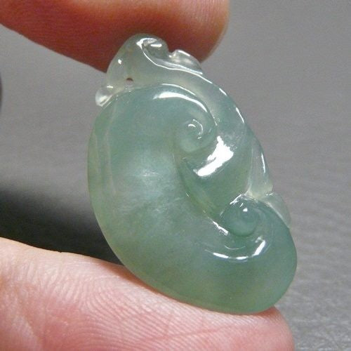 UNTREATED WATERY GREEN NATURAL A GRADE JADEITE PENDANT