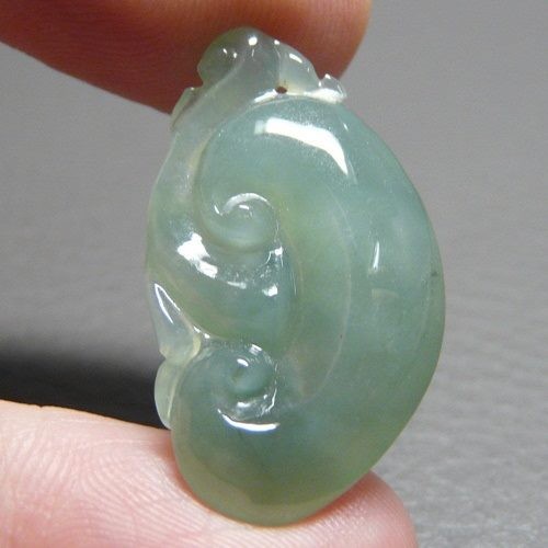 UNTREATED WATERY GREEN NATURAL A GRADE JADEITE PENDANT