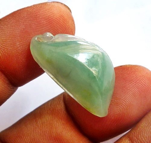 UNTREATED WATERY GREEN NATURAL A GRADE JADEITE PENDANT